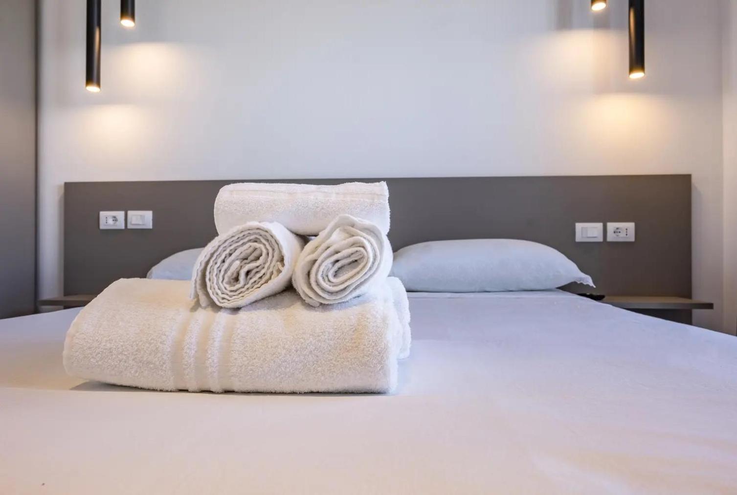 La Brisa Aparthotel Capo dʼOrlando Eksteriør bilde