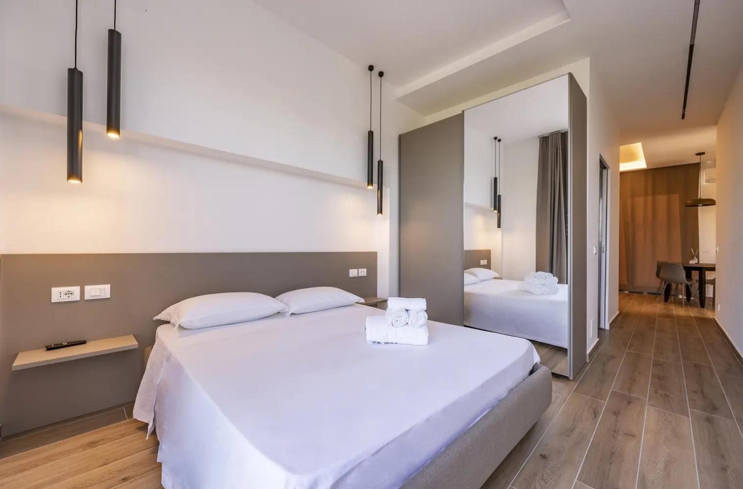 La Brisa Aparthotel Capo dʼOrlando Eksteriør bilde