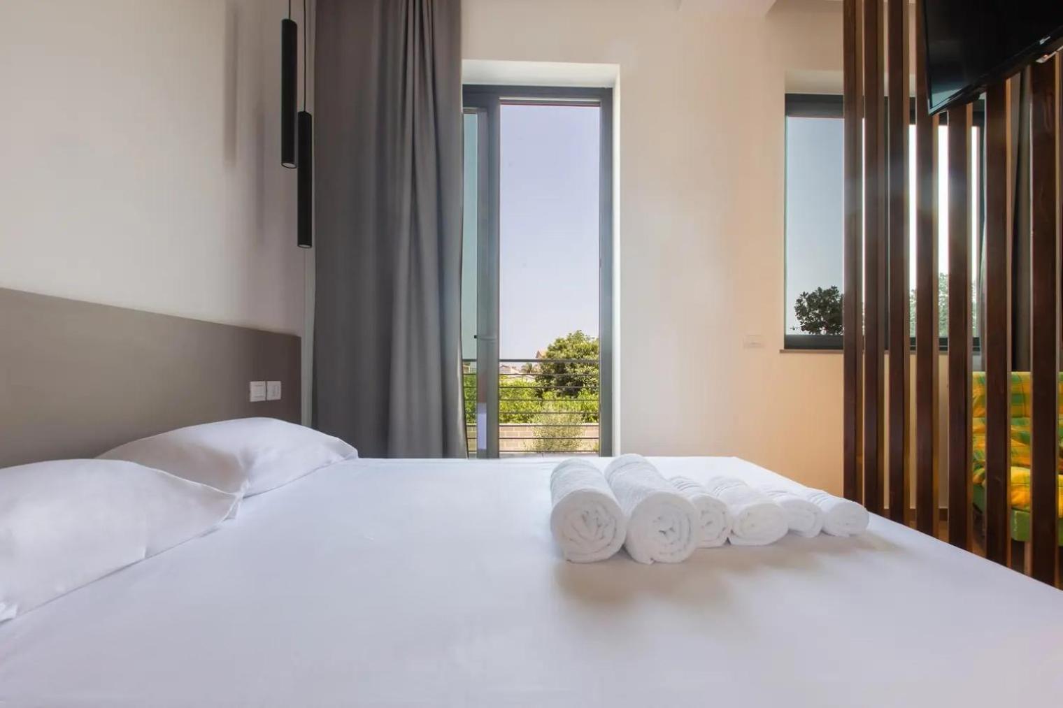 La Brisa Aparthotel Capo dʼOrlando Eksteriør bilde