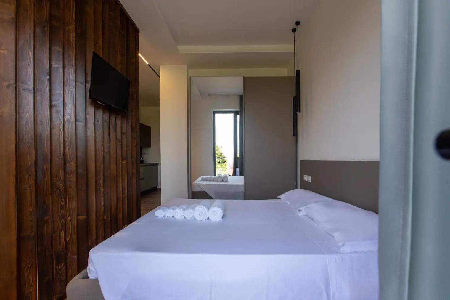 La Brisa Aparthotel Capo dʼOrlando Eksteriør bilde