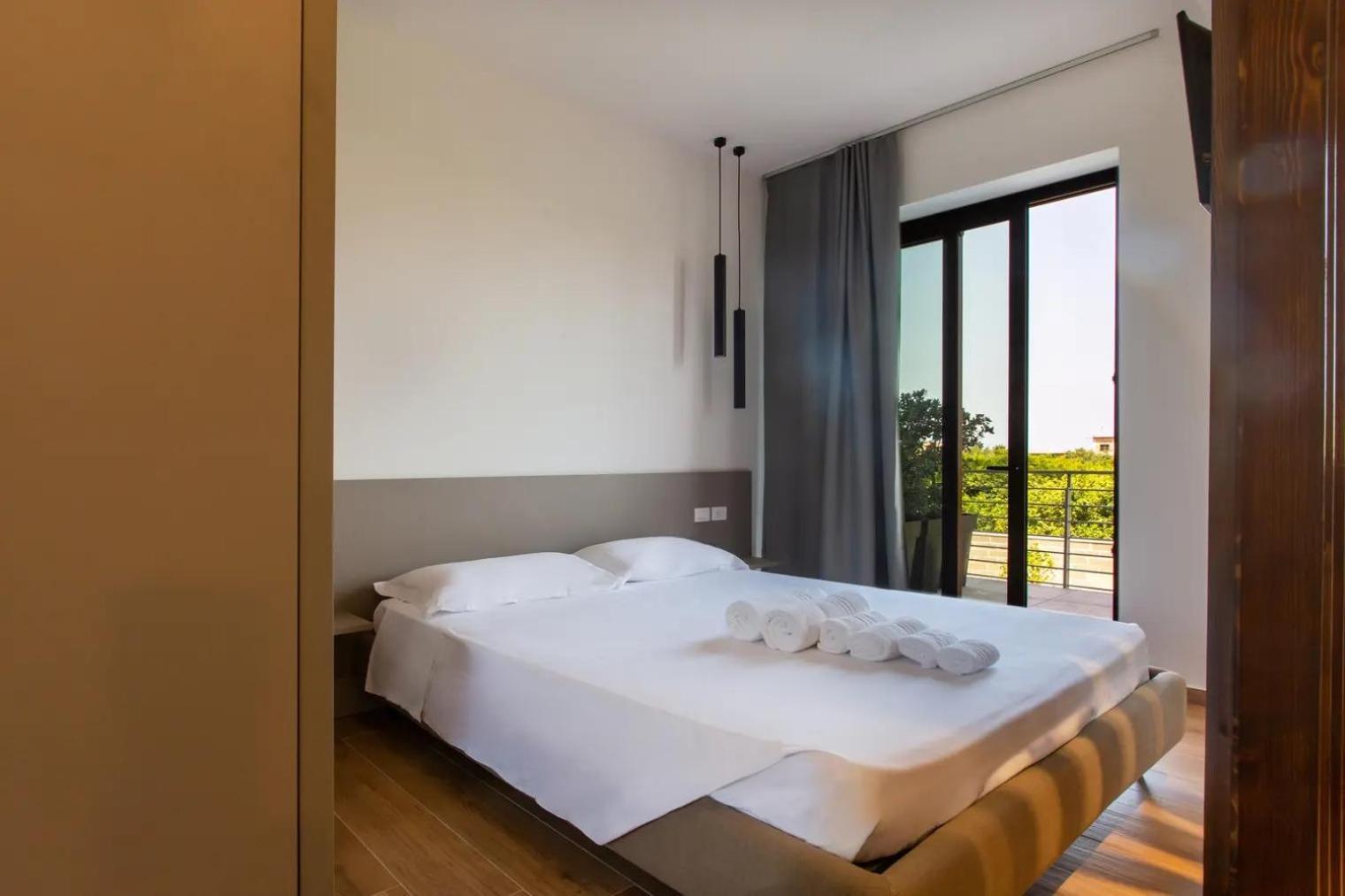 La Brisa Aparthotel Capo dʼOrlando Eksteriør bilde
